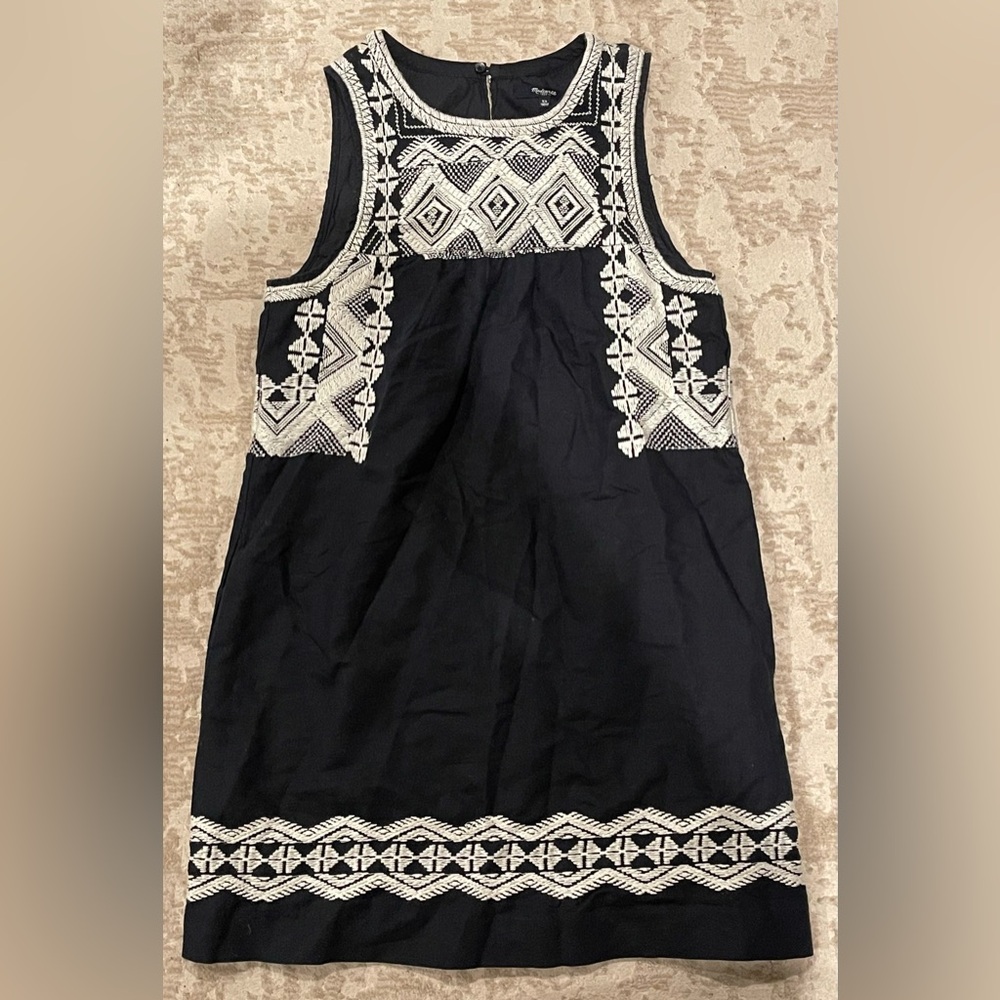 Madewell Black and White Sleeveless Dress with Geometric Patterns